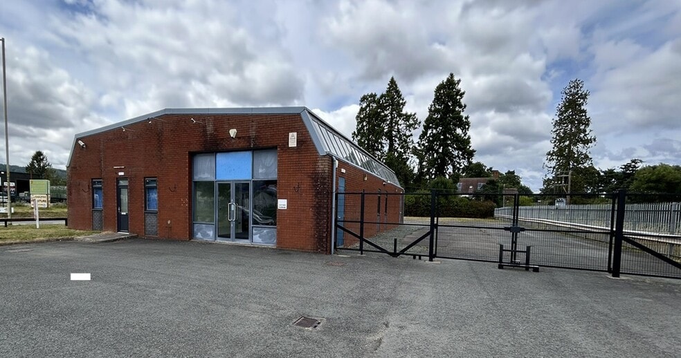 2 Shrewsbury Road, Craven Arms to rent - Primary Photo - Image 1 of 19