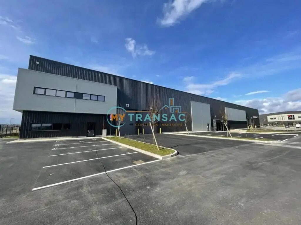 Location Entrepôt 1 651 m² - Photo 1