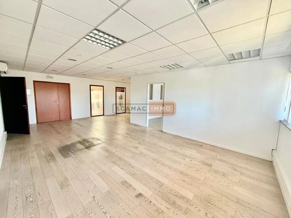 Location Bureaux 95 m² - Photo 1