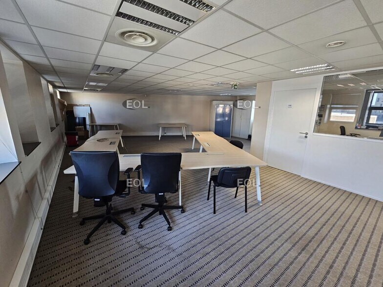 Office in Ivry-sur-Seine to rent - Interior Photo - Image 2 of 11