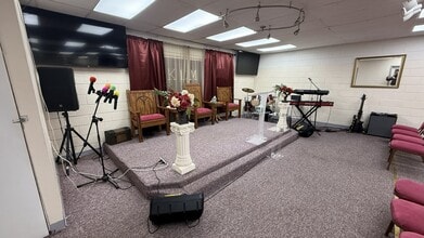 2921-2937 Gibbon Rd, Charlotte, NC to rent Interior Photo- Image 2 of 14