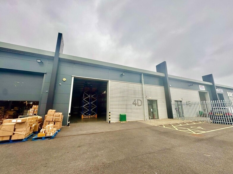 Butterfield Green Rd, Luton to rent - Building Photo - Image 2 of 2