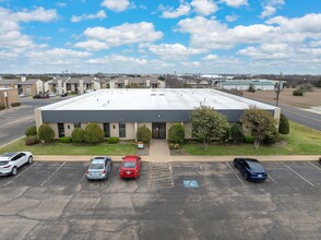 8225 Central Park Dr, Woodway, TX for rent Building Photo- Image 1 of 8