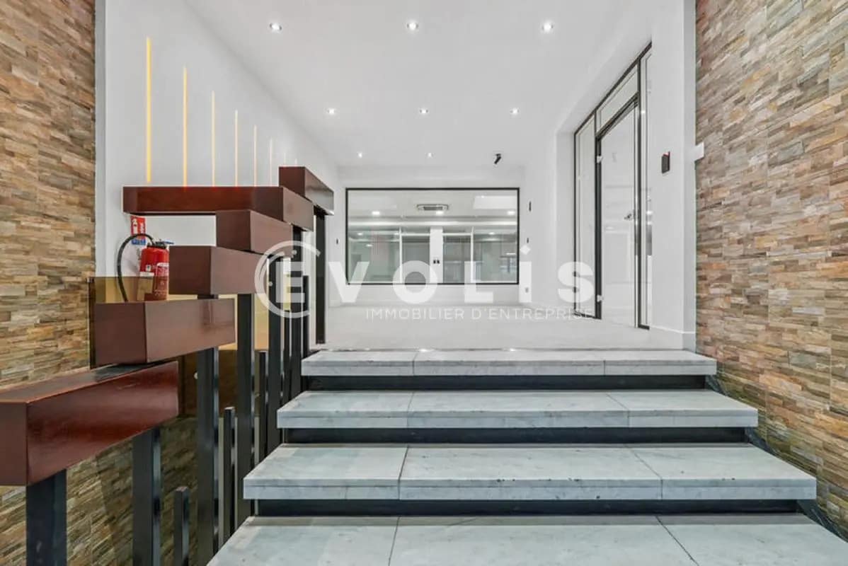 Office in Paris for sale Lobby- Image 1 of 17