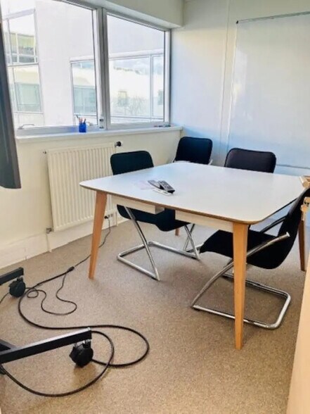 Office in Massy to rent - Interior Photo - Image 3 of 28