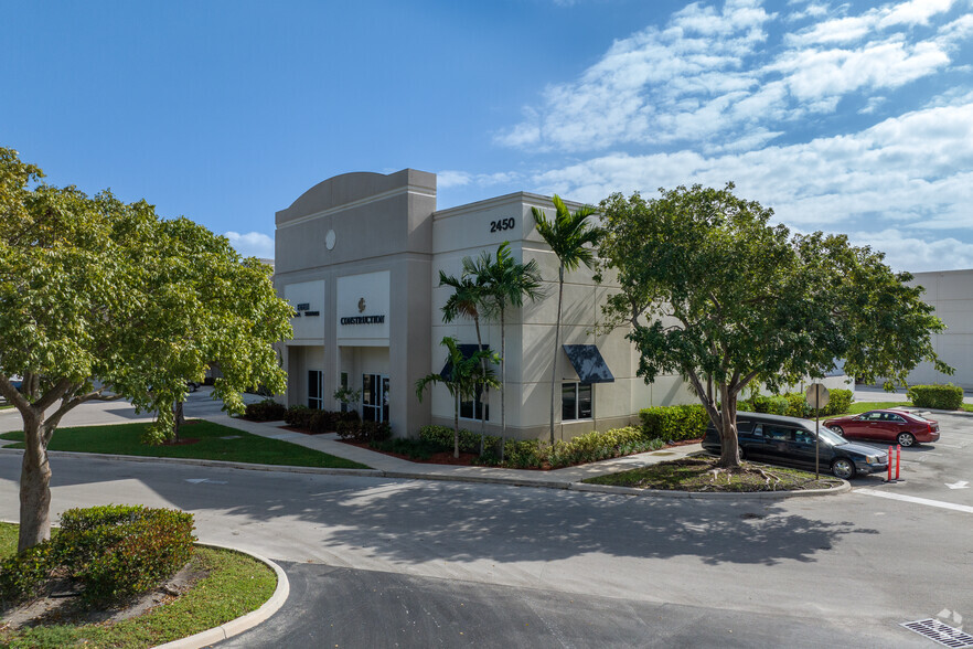 2450 W Sample Rd, Pompano Beach, FL for rent - Primary Photo - Image 1 of 15