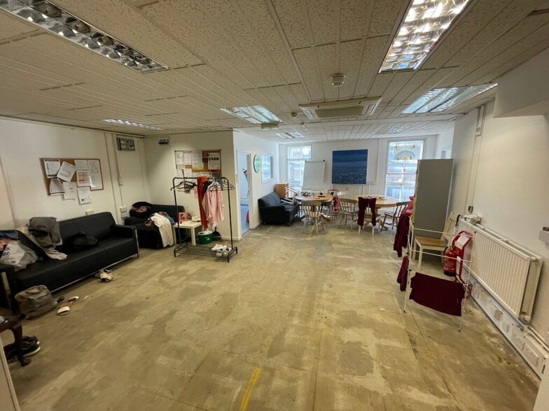 2-10 Bridge St, Salisbury to rent - Building Photo - Image 2 of 7