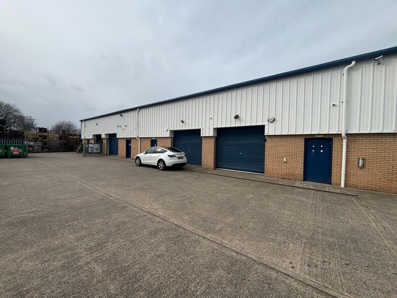 3D Langlands Sq, East Kilbride to rent - Building Photo - Image 2 of 11