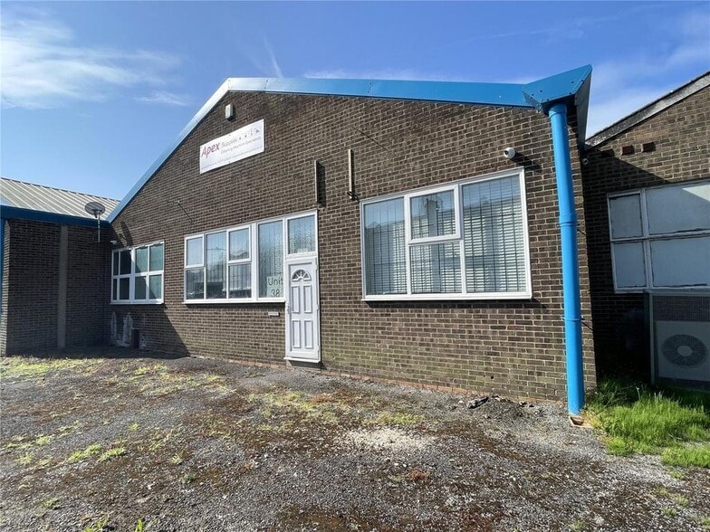 Shoebury Ave, Southend On Sea to rent - Building Photo - Image 1 of 11