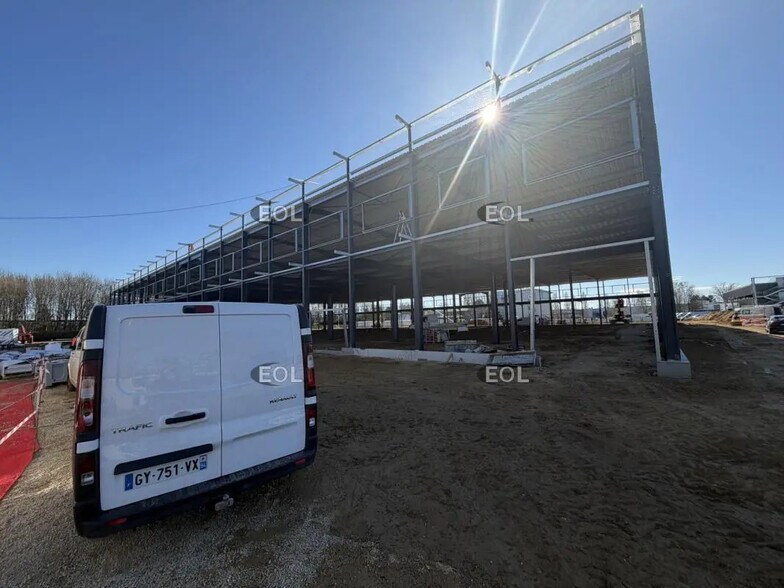 Light Industrial in Villejust to rent - Construction Photo - Image 2 of 2
