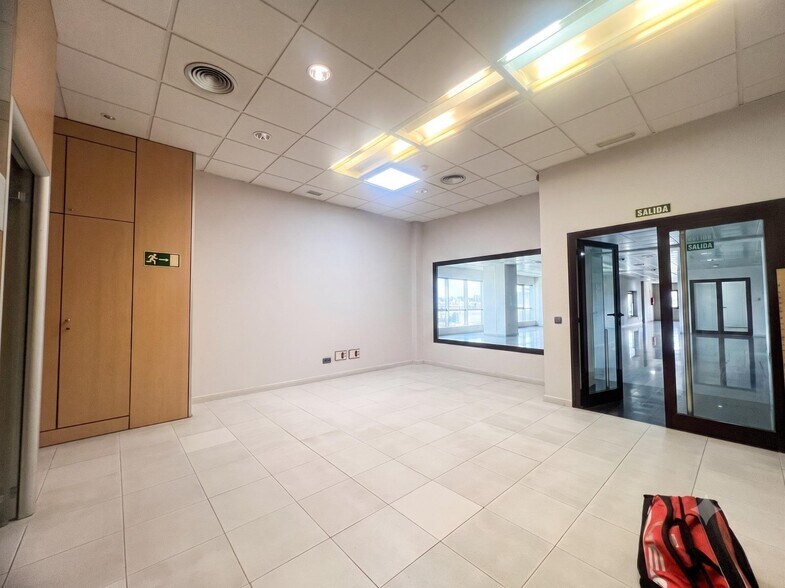 Office in Las Palmas de Gran Canaria, Las Palmas for sale - Interior Photo - Image 2 of 15