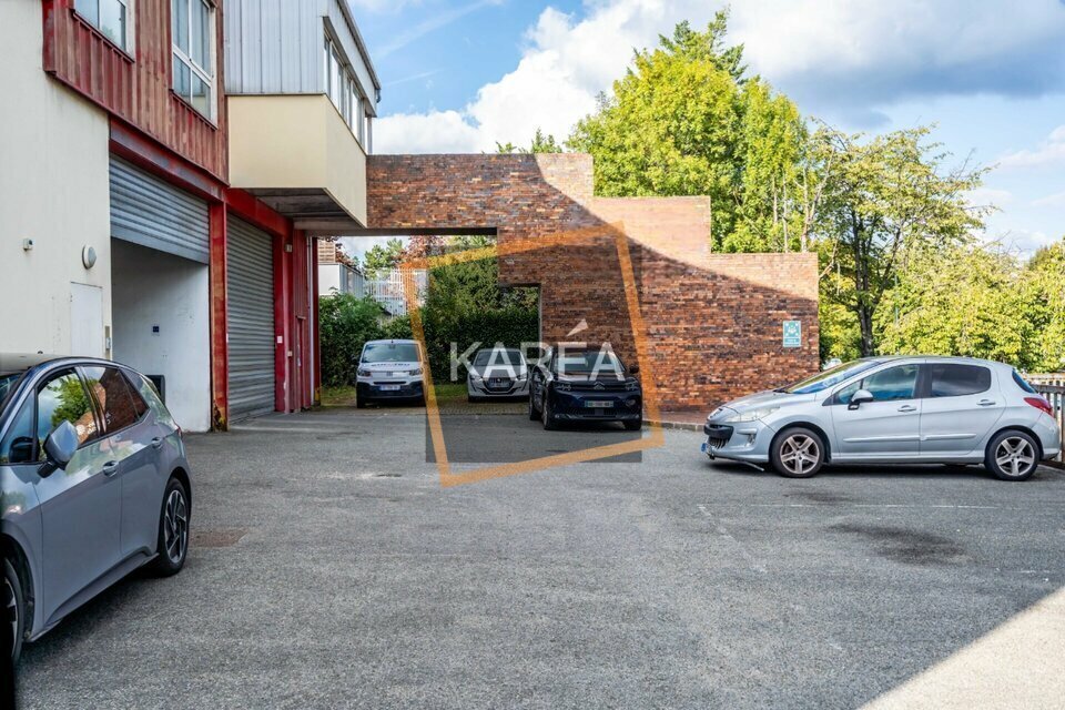 Light Industrial in Noisiel to rent Building Photo- Image 1 of 6