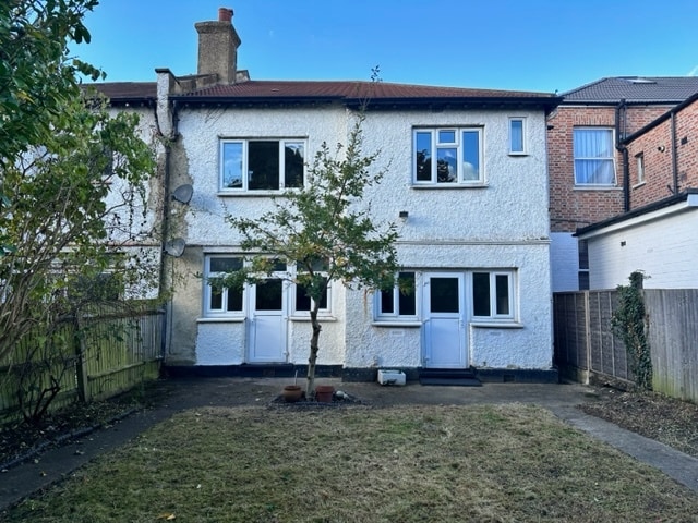 118 Station Rd, London for sale - Building Photo - Image 2 of 5