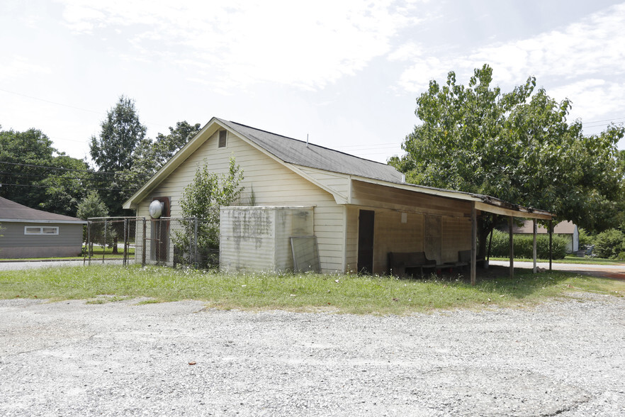 900 N Piedmont Ave, Kings Mountain, NC for sale - Building Photo - Image 3 of 3