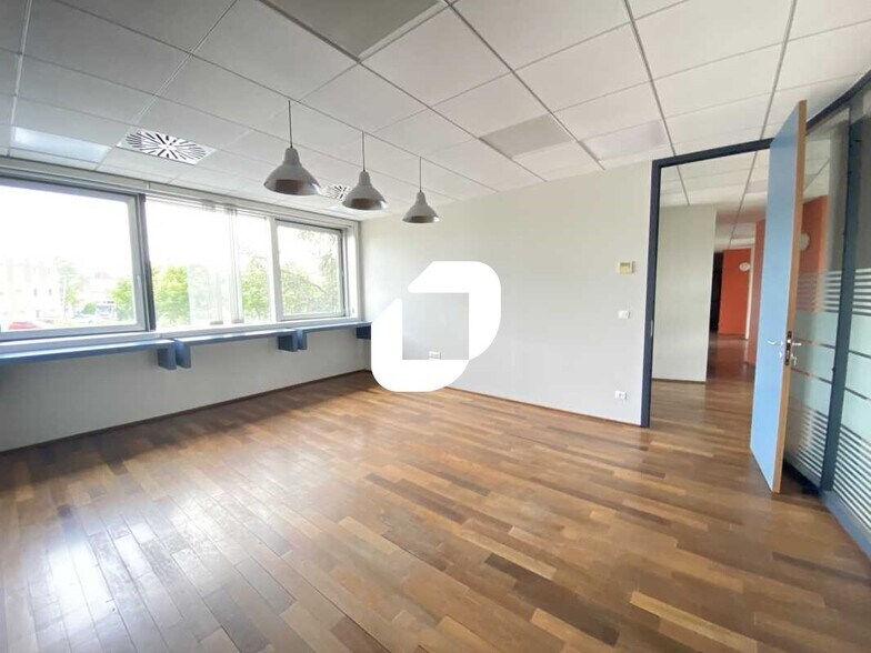 Office in Écully to rent - Building Photo - Image 3 of 34