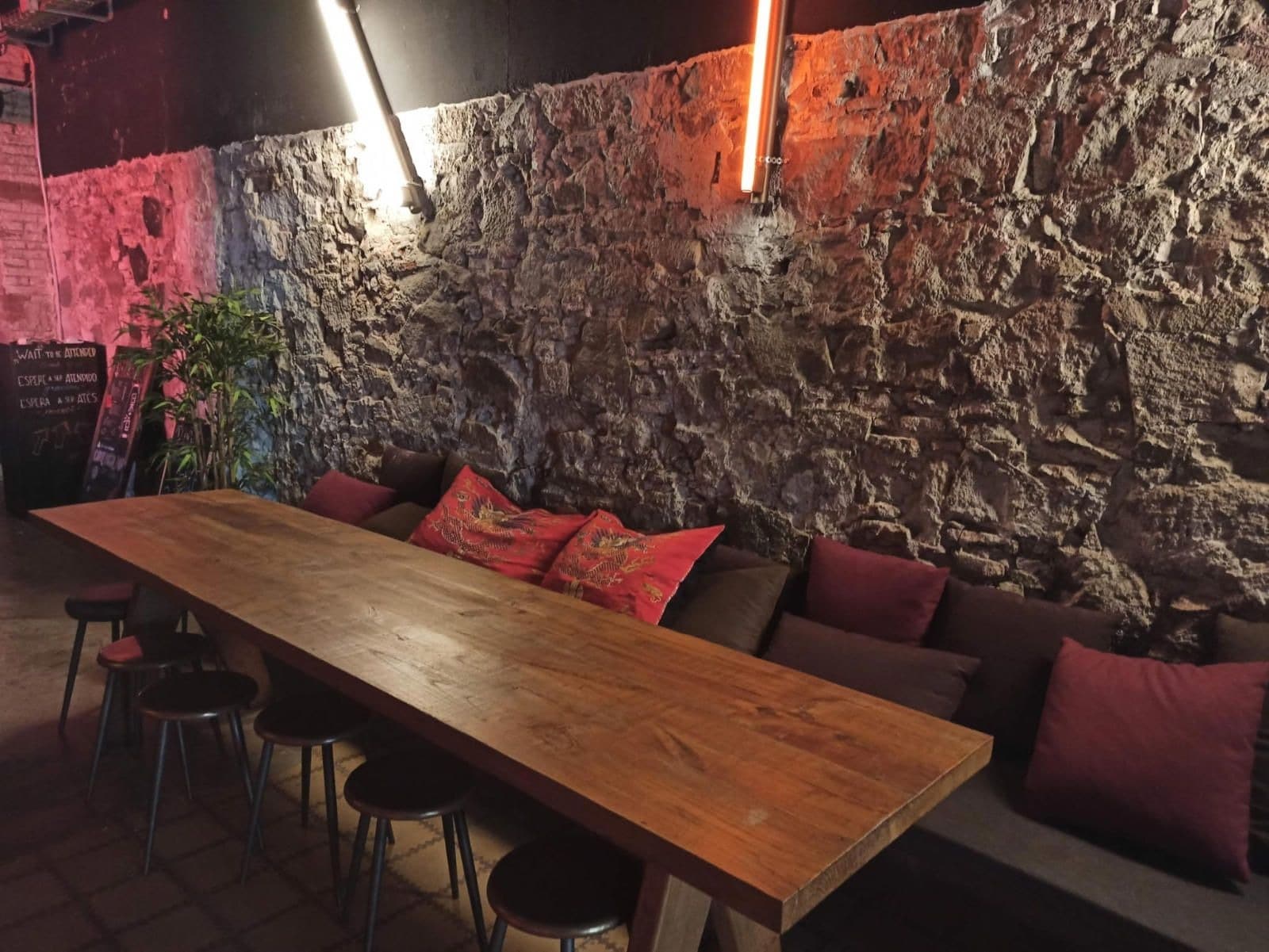 Retail in Barcelona, Barcelona to rent Interior Photo- Image 1 of 9