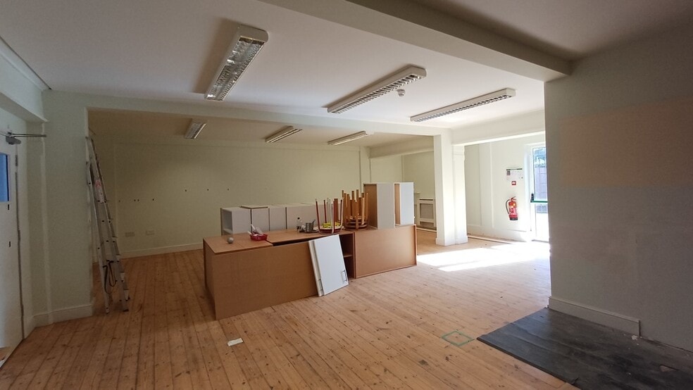 26 Norton Way N, Letchworth Garden City for sale - Interior Photo - Image 3 of 5