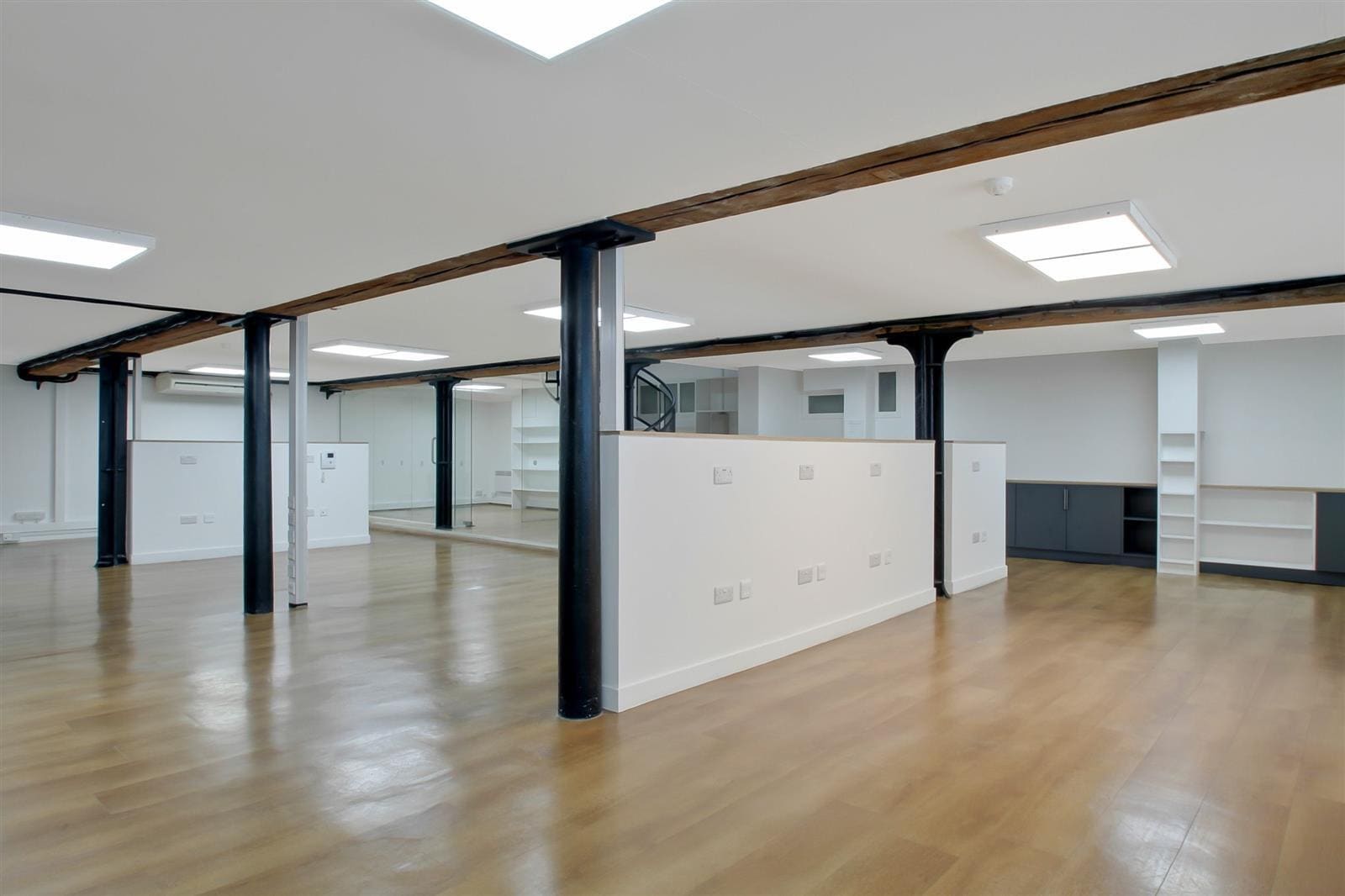Maidstone Building Mews, London to rent Interior Photo- Image 1 of 5