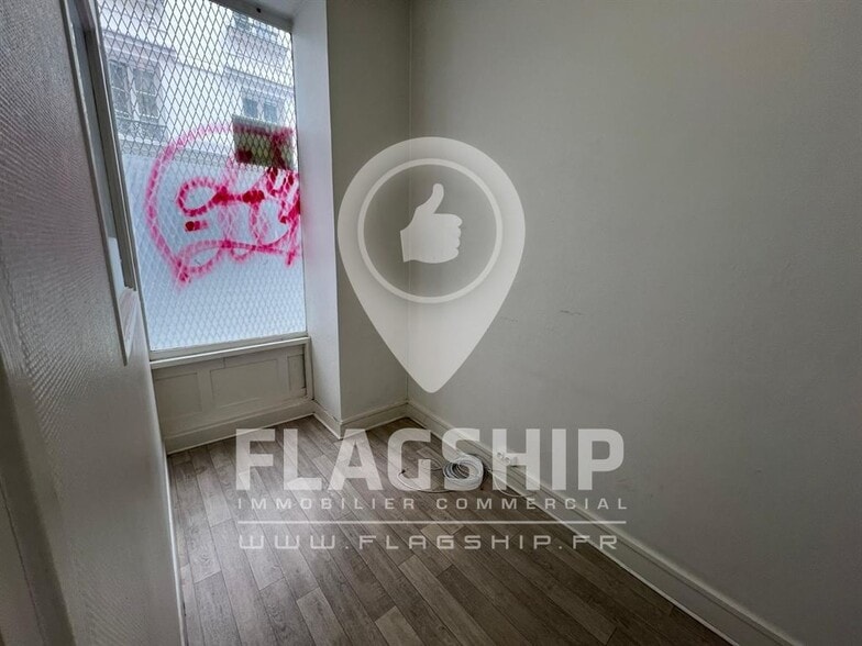 Retail in Paris to rent - Interior Photo - Image 3 of 4