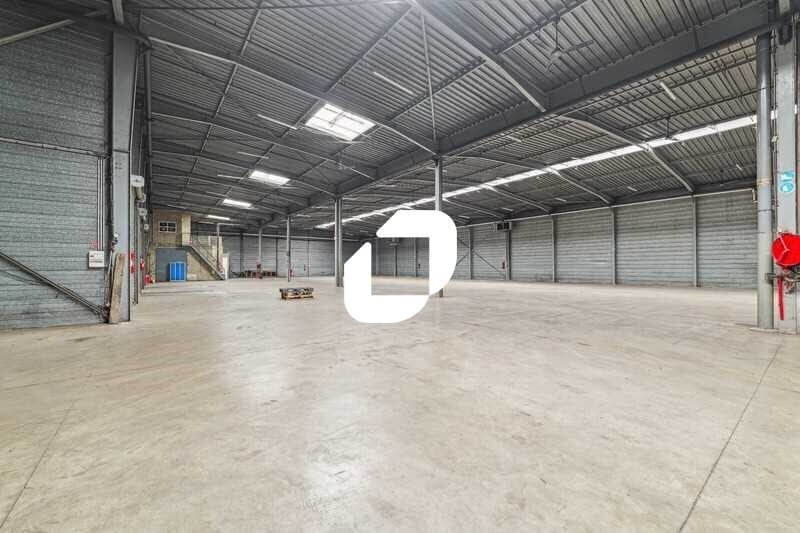 Light Industrial in Louvres to rent - Interior Photo - Image 3 of 19