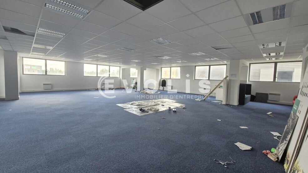 Office in Ferrieres En Brie for sale - Interior Photo - Image 3 of 5