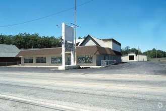 10706 W 133rd Ave, Cedar Lake, IN for rent Primary Photo- Image 1 of 8