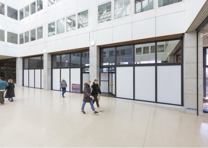 394-398 Midsummer Blvd, Milton Keynes to rent Building Photo- Image 1 of 2