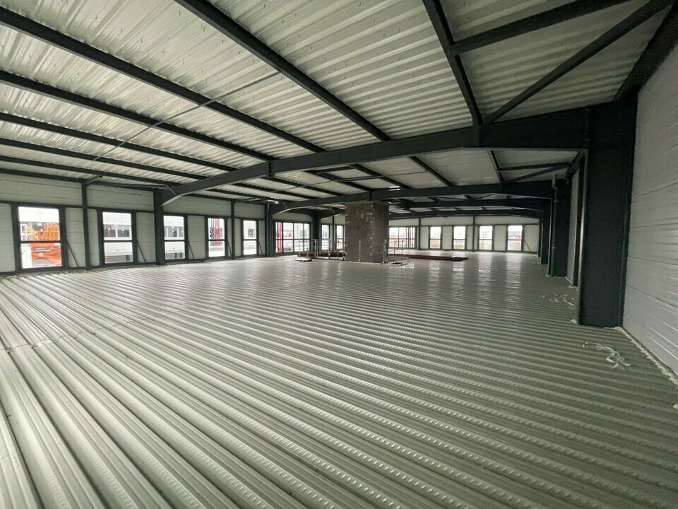 Light Industrial in Vaulx-en-Velin to rent Building Photo- Image 1 of 11