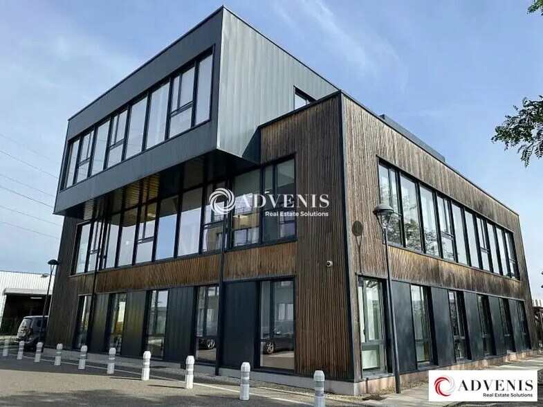 Office in Mérignac to rent - Building Photo - Image 2 of 12