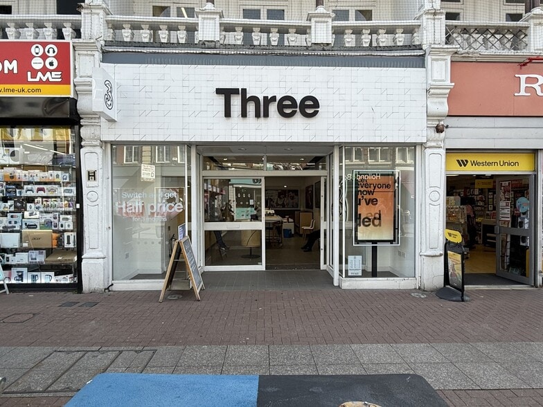 156 High St, Southend On Sea to rent - Building Photo - Image 1 of 1