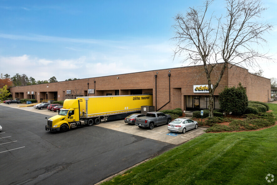 3800 Woodpark Blvd, Charlotte, NC for rent - Building Photo - Image 1 of 4