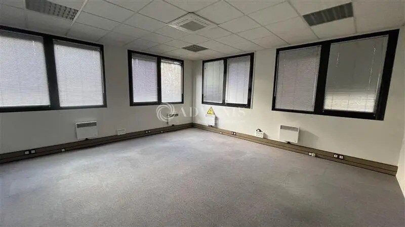 Office in Croissy-Beaubourg to rent - Building Photo - Image 3 of 10