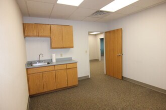 4600 W 77th St, Edina, MN to rent Building Photo- Image 2 of 3