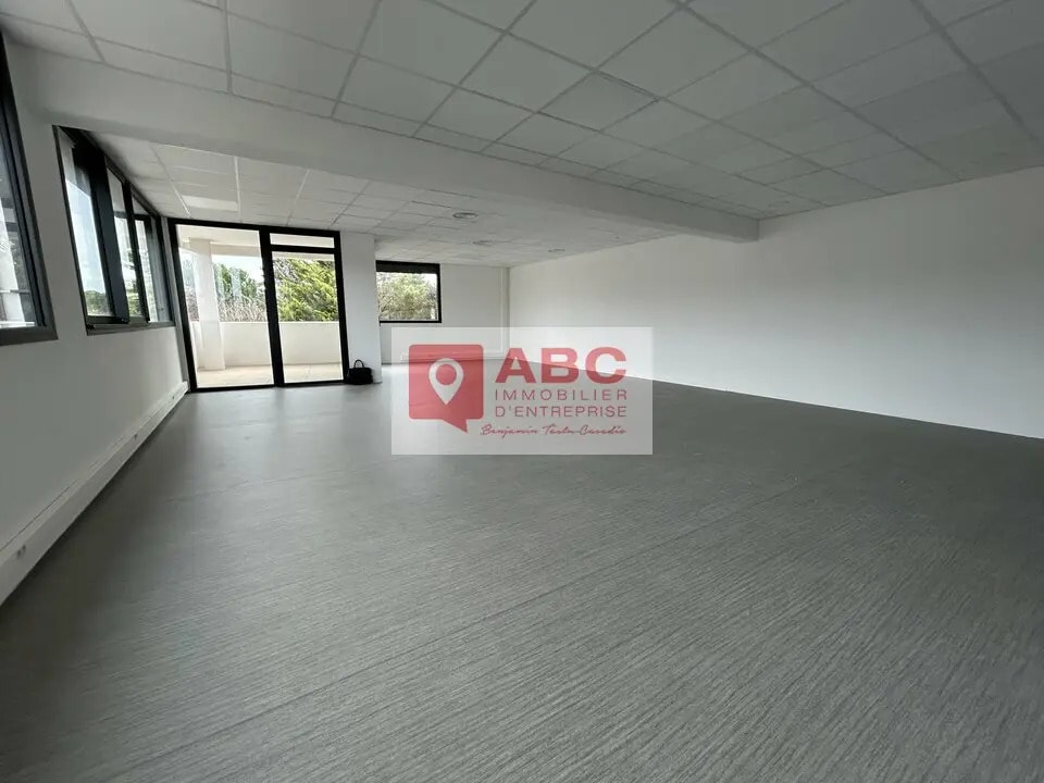 Location Bureaux 100 m² - Photo 1