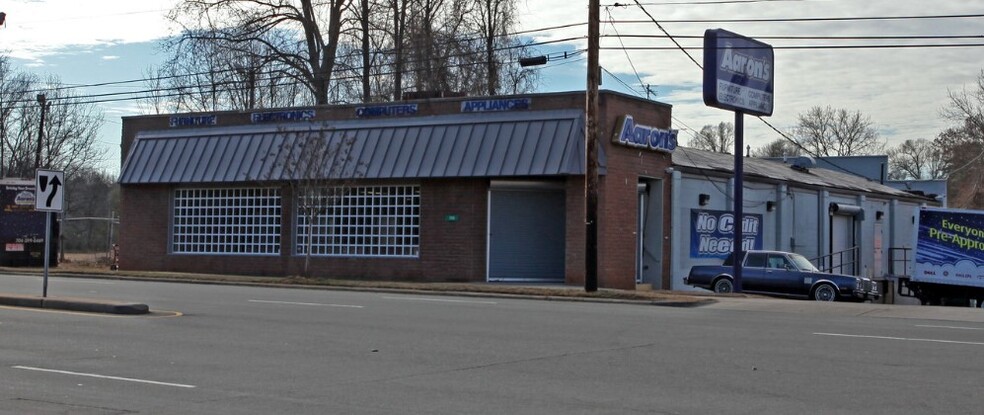 2325 Freedom Dr, Charlotte, NC for rent - Building Photo - Image 3 of 3