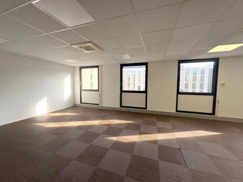 Office in Chatou to rent - Interior Photo - Image 3 of 13