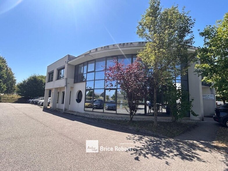 Light Industrial in Toussieu to rent - Building Photo - Image 1 of 8