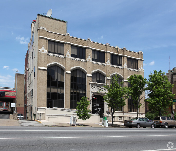 946 5th Ave, Huntington, WV for sale - Primary Photo - Image 1 of 1