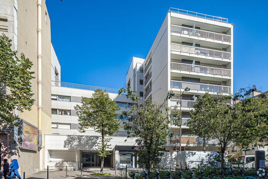 Build-to-Rent in Paris for sale - Primary Photo - Image 1 of 15