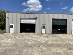 6500 W State Highway 46, New Braunfels, TX for rent Building Photo- Image 2 of 9