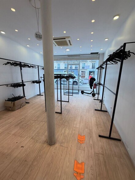 Retail in Paris to rent - Interior Photo - Image 2 of 5