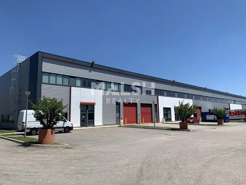 Light Industrial in Meyzieu to rent Building Photo- Image 1 of 13
