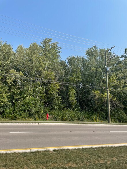 20908 Grand, Lindenhurst, IL for sale - Primary Photo - Image 1 of 1