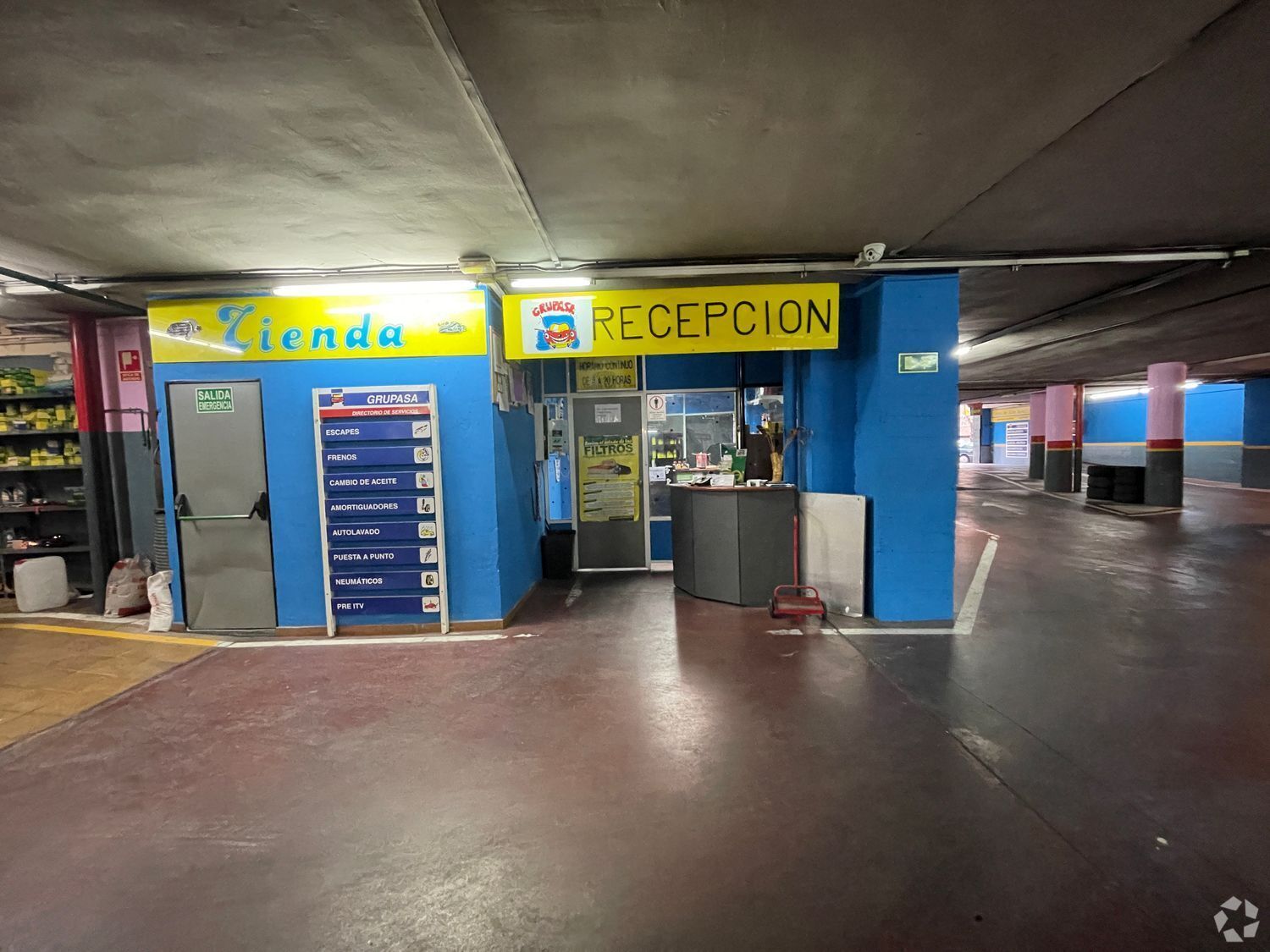 Retail in Madrid, Madrid to rent Interior Photo- Image 1 of 2