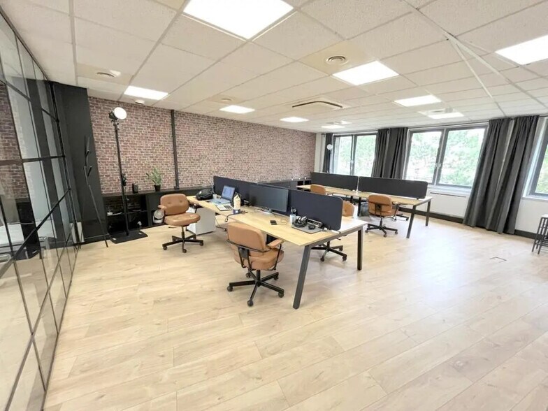 Office in Saint-Germain-en-Laye to rent - Building Photo - Image 3 of 5