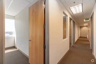 9655 Granite Ridge Dr, San Diego, CA to rent Interior Photo- Image 1 of 6