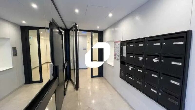 Office in Levallois-Perret to rent - Lobby - Image 2 of 7