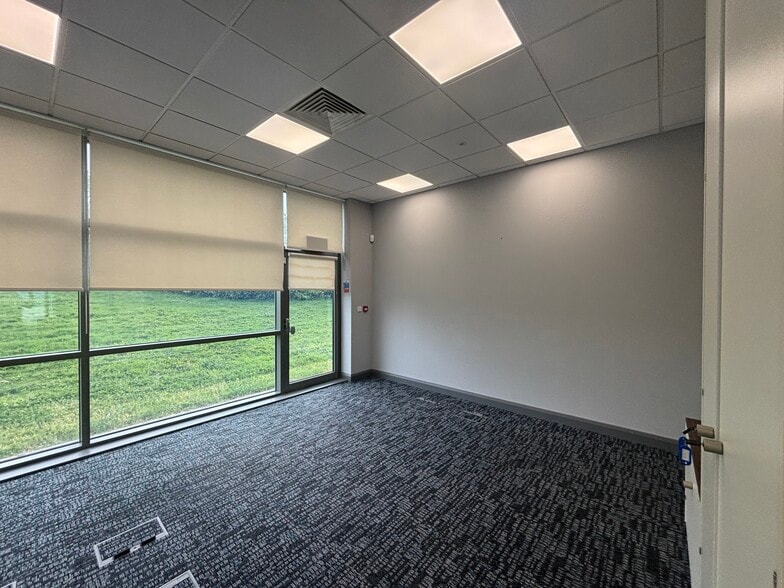 4 Cathedral Park, Wells to rent - Building Photo - Image 2 of 5