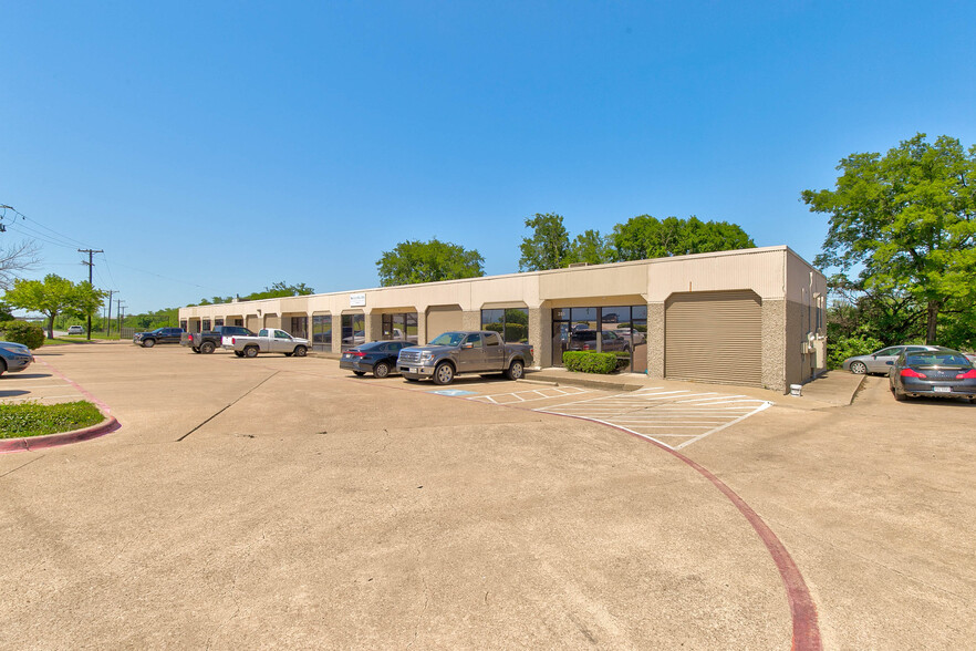 4200 N Main St, Fort Worth, TX for rent - Building Photo - Image 1 of 11