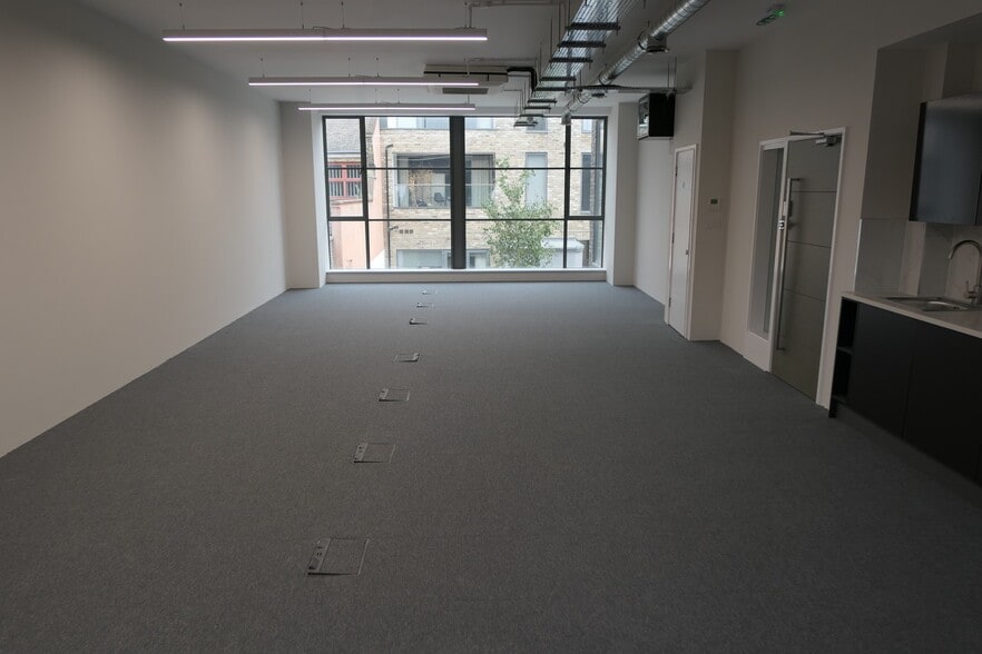 Southern Row, London to rent - Interior Photo - Image 3 of 7